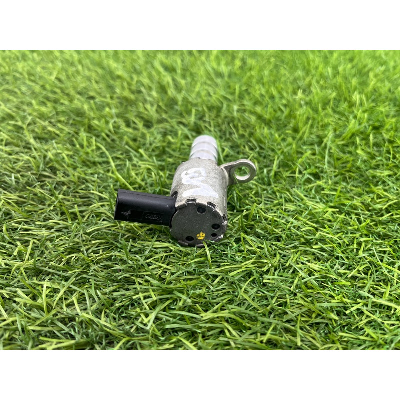 Клапан фазорегулятора (электрика двигателя) Audi A5 F5 2019 2.0 TFSI 06K115243L