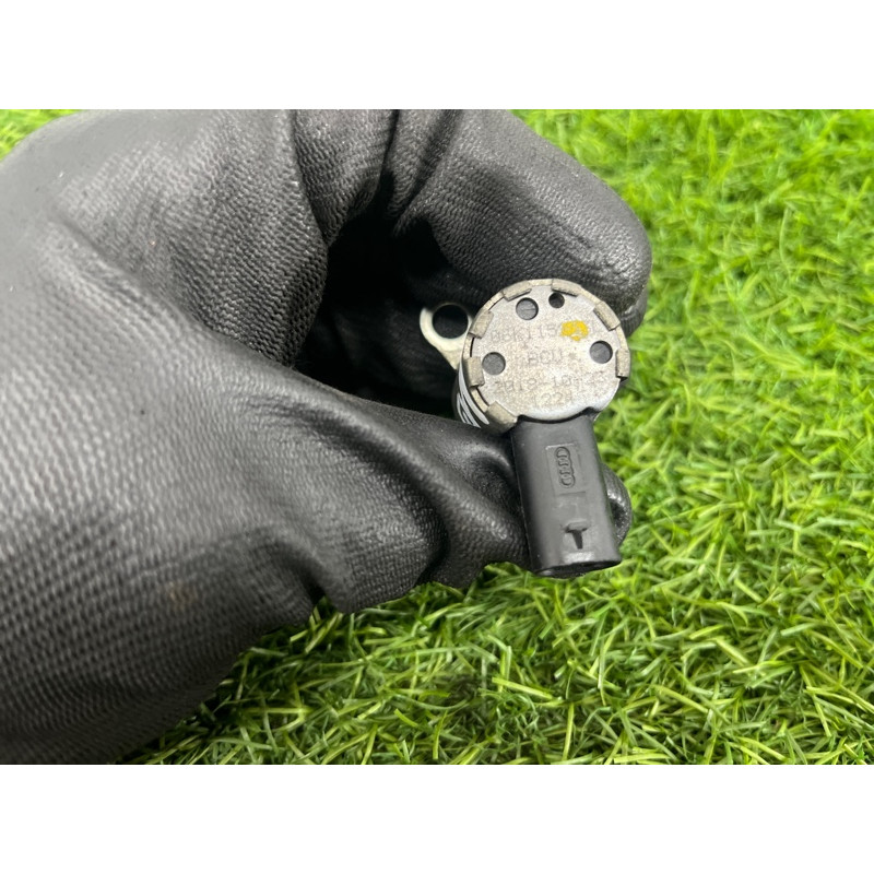 Клапан фазорегулятора (электрика двигателя) Audi A5 F5 2019 2.0 TFSI 06K115243L