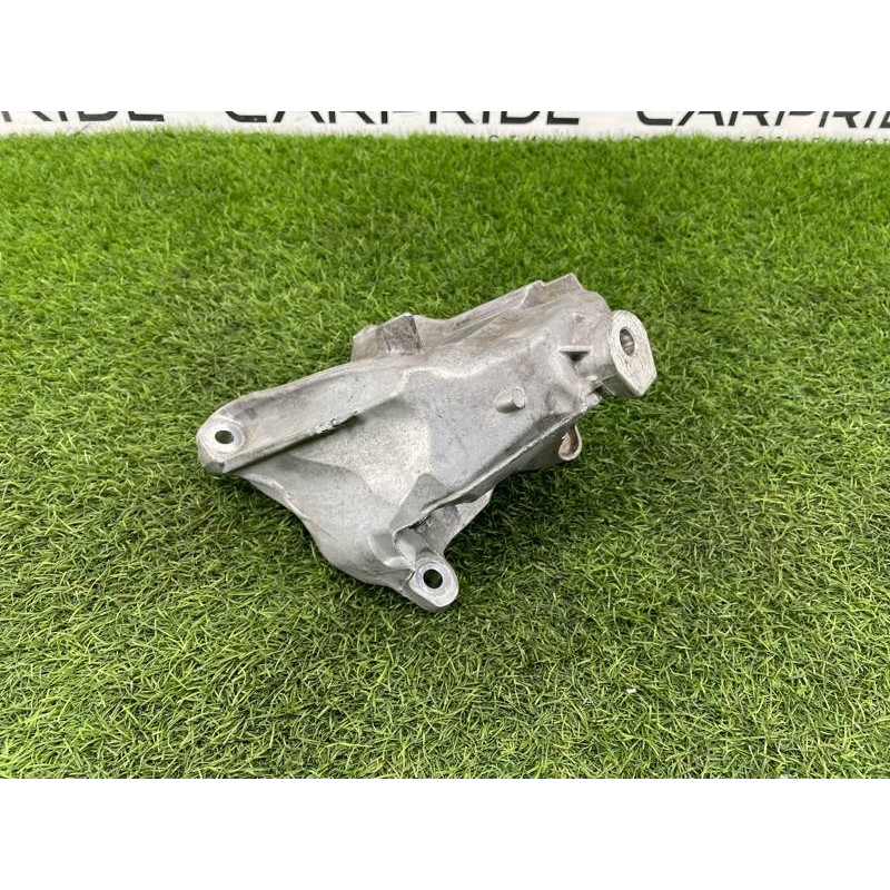 Кронштейн подушки двигателя (кронштейны двигателя) AUDI A4 B9 2017 2.0L 4M0199307BM