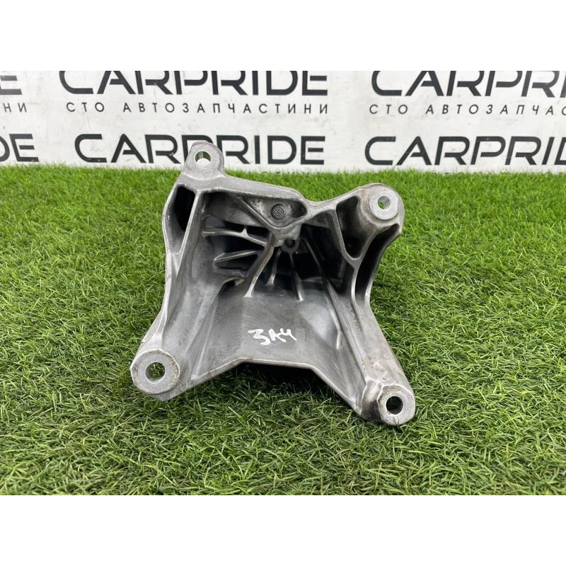 Кронштейн подушки двигателя (кронштейны двигателя) AUDI A4 B9 2017 2.0L 4M0199307BM