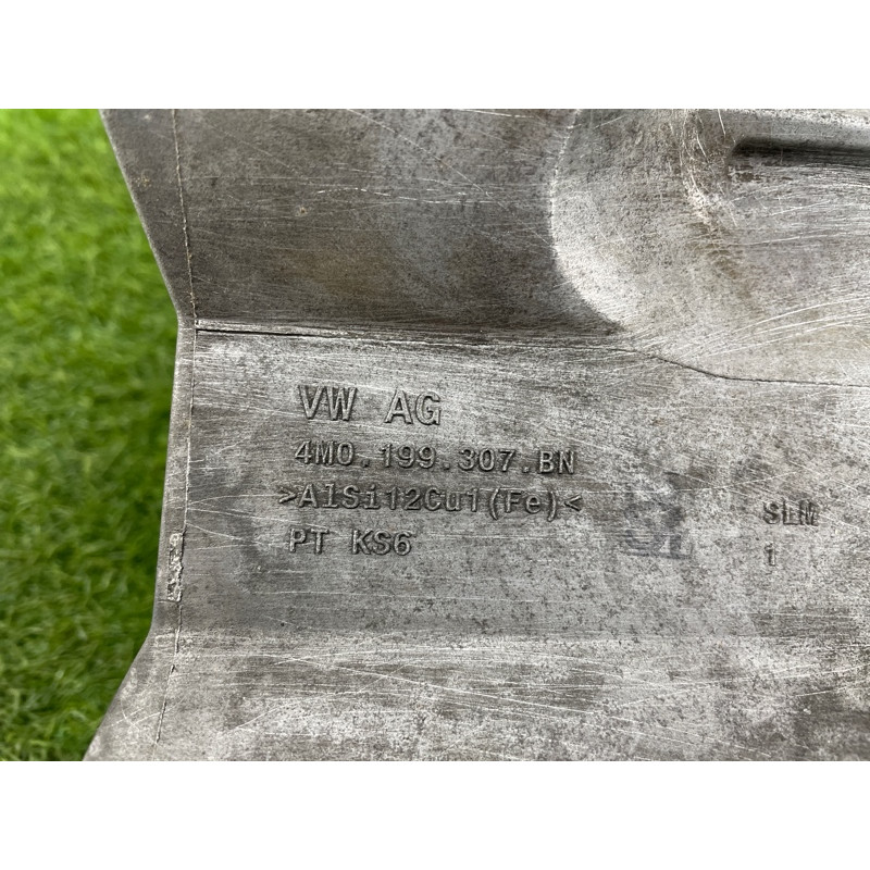 Кронштейн подушки двигателя (кронштейны двигателя) AUDI A4 B9 2017 2.0L 4M0199307BM