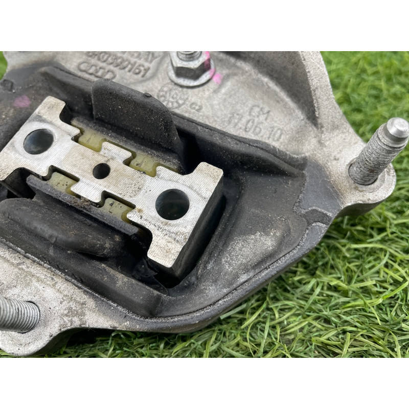 Подушка КПП (трансмиссия) AUDI A8 D4 2011 4,2 8K0399151CM