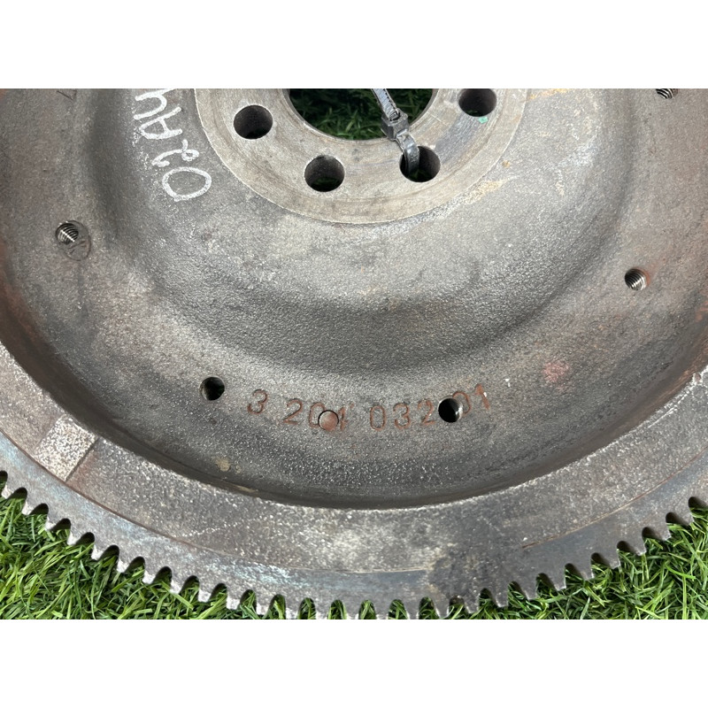 Маховик (двигатель и элементы) AUDI A4 B6 2.4BDV 06C105269A