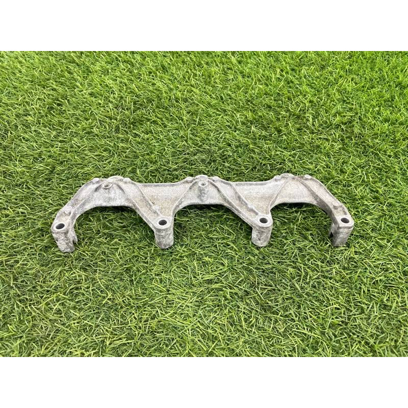 Кронштейн топливной рампы (кронштейны двигателя) Audi Q5 8R 2012 3.2 CALB 06E133340A