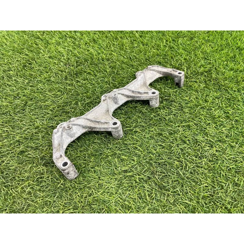 Кронштейн топливной рампы (кронштейны двигателя) Audi Q5 8R 2012 3.2 CALB 06E133340A