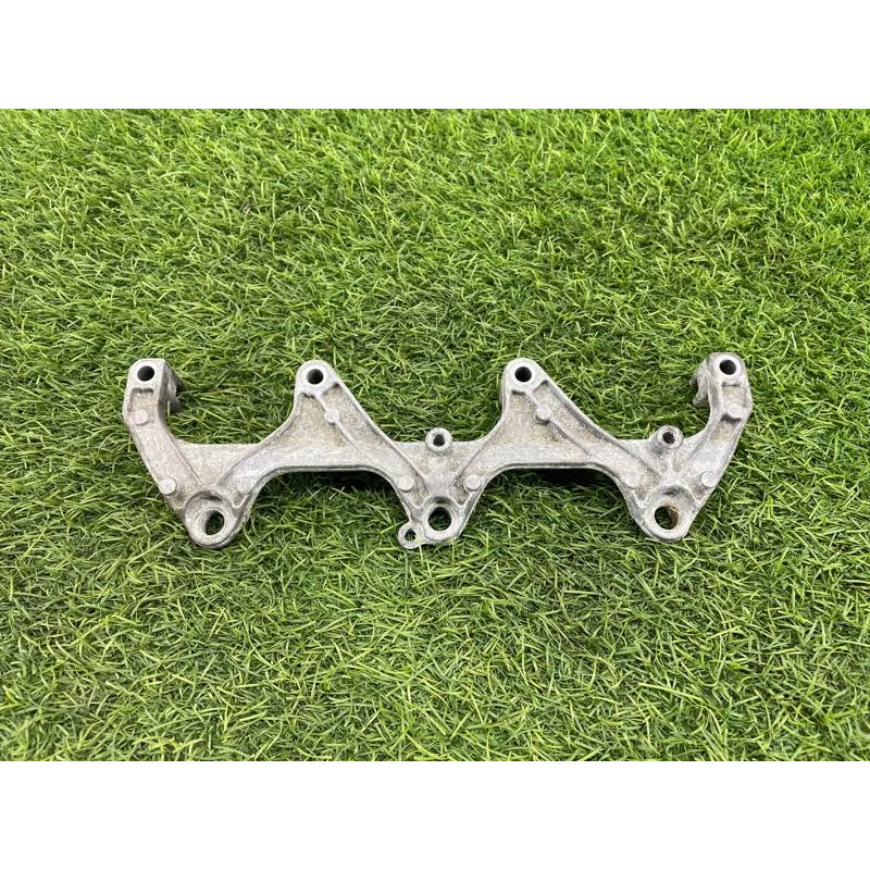 Кронштейн топливной рампы (кронштейны двигателя) Audi Q5 8R 2012 3.2 CALB 06E133340A