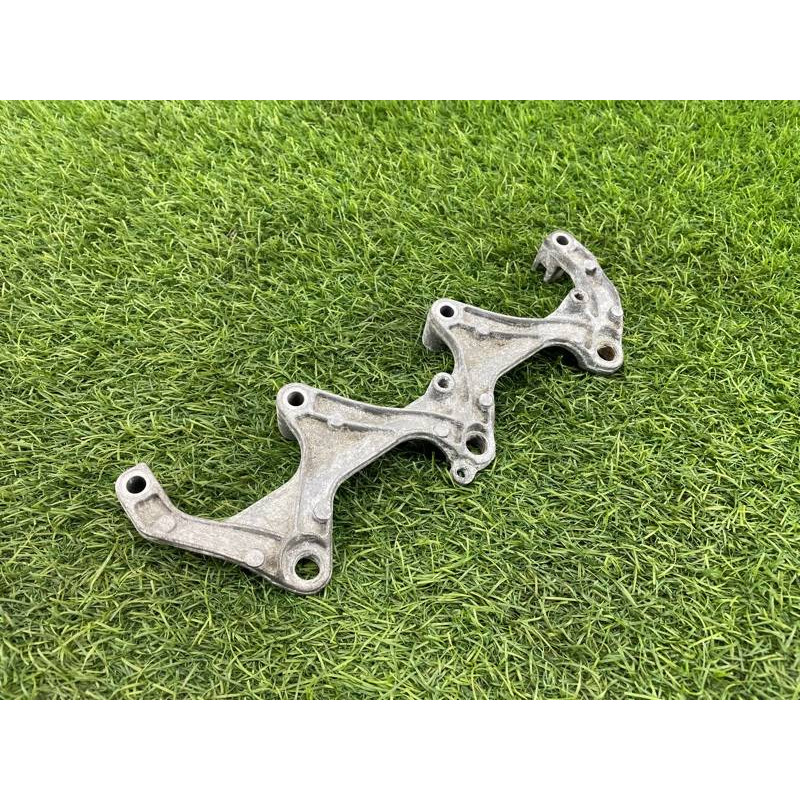 Кронштейн топливной рампы (кронштейны двигателя) Audi Q5 8R 2012 3.2 CALB 06E133340A