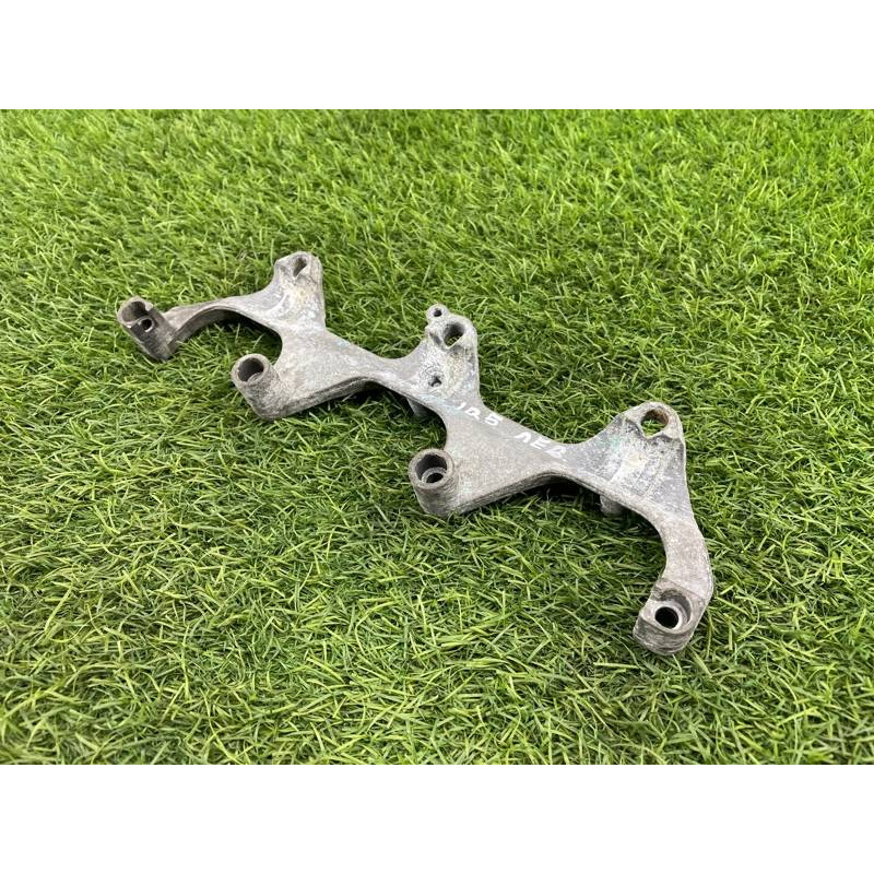 Кронштейн топливной рампы (кронштейны двигателя) Audi Q5 8R 2012 3.2 CALB 06E133340A