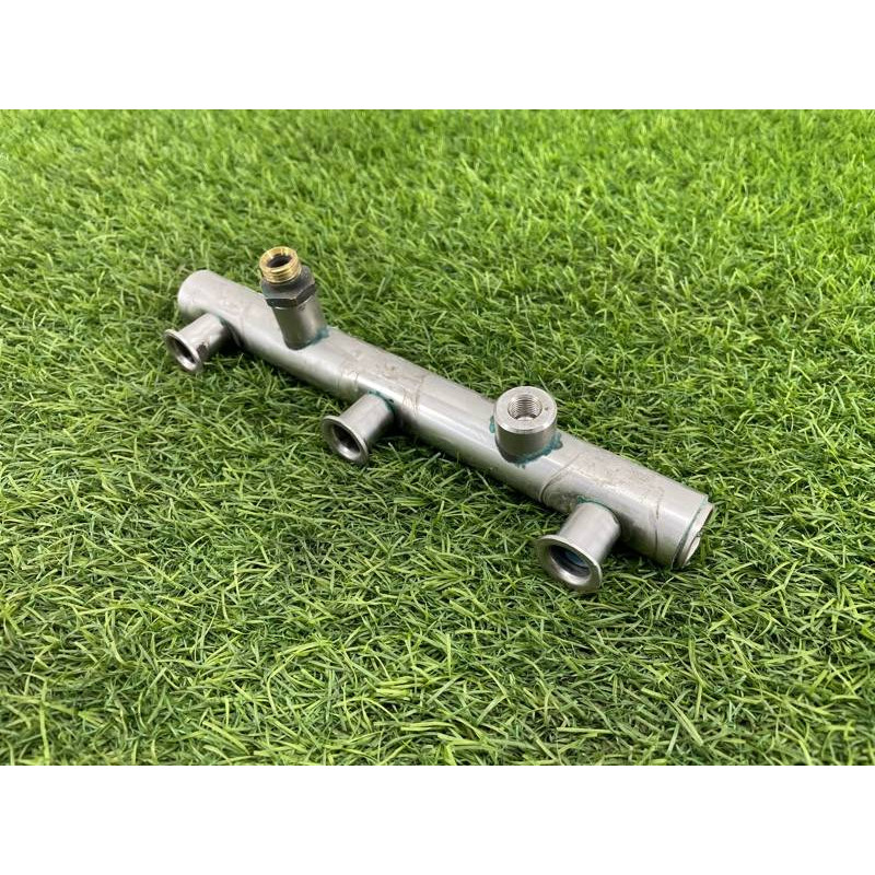 Топливная рампа (топливная система) Audi Q5 8R 2012 3.2 CALB 06E130089D