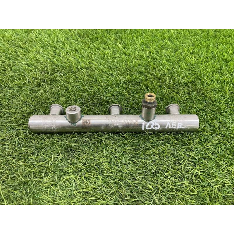 Топливная рампа (топливная система) Audi Q5 8R 2012 3.2 CALB 06E130089D