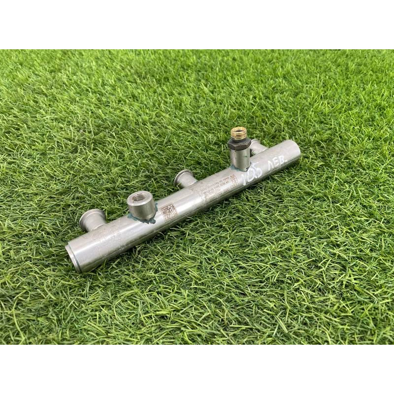 Топливная рампа (топливная система) Audi Q5 8R 2012 3.2 CALB 06E130089D