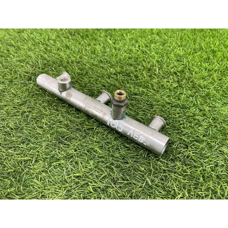 Топливная рампа (топливная система) Audi Q5 8R 2012 3.2 CALB 06E130089D