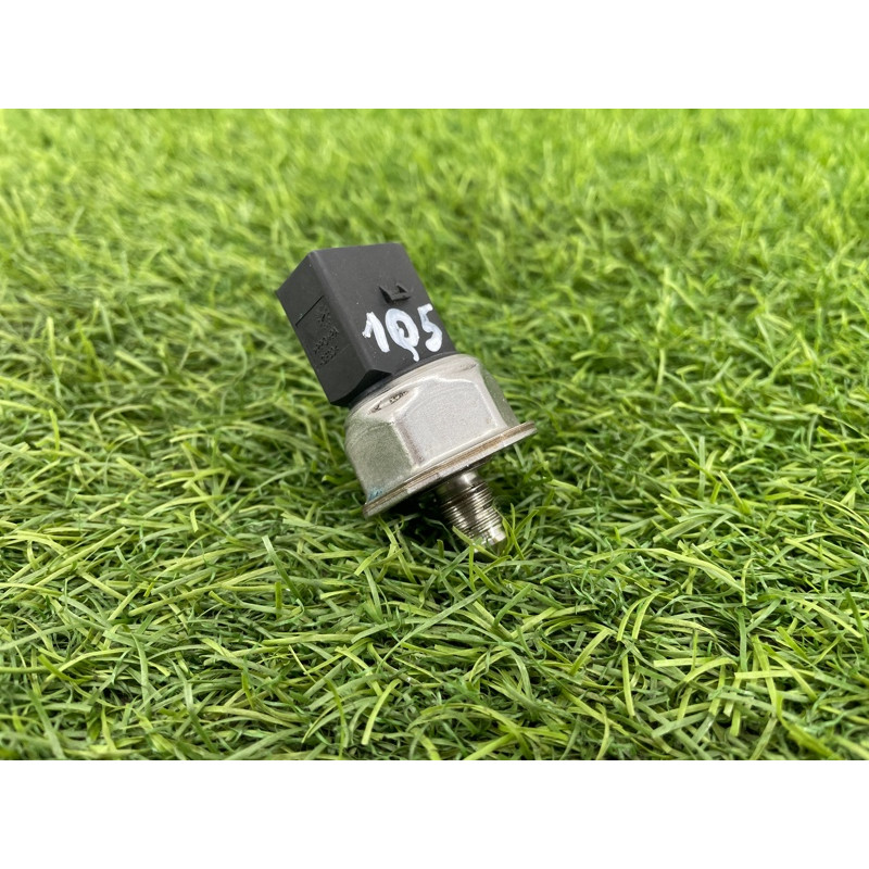 Датчик давления топлива (электрика / датчики) Audi Q5 8R 2012 3.2 CALB 06H906051A