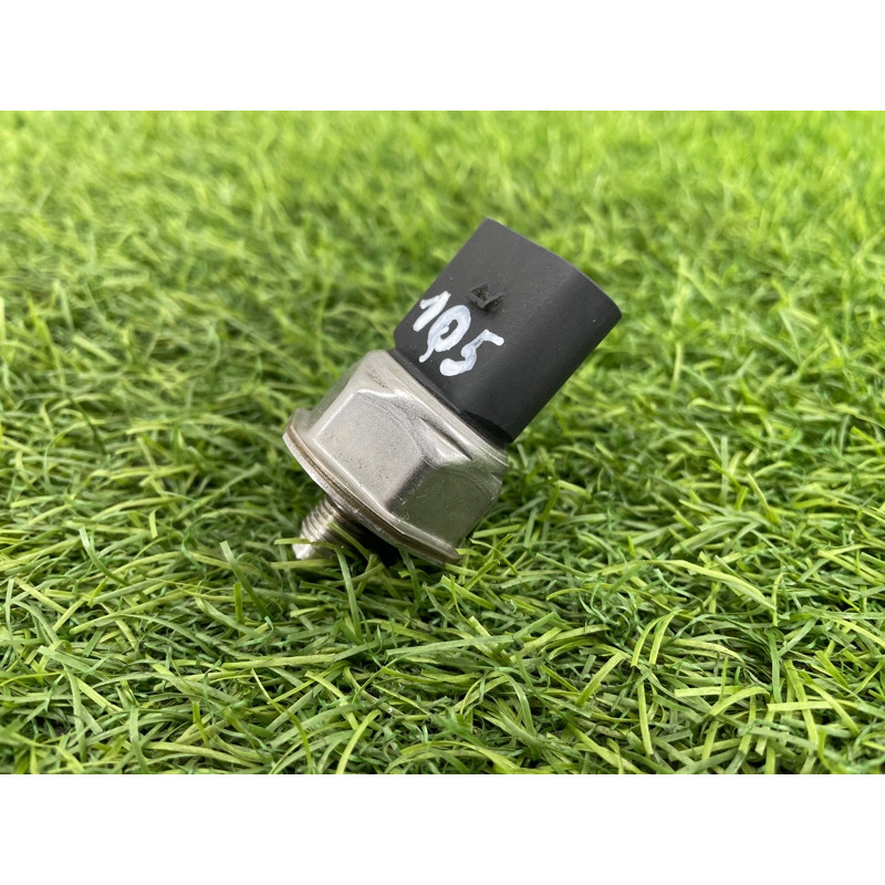 Датчик давления топлива (электрика / датчики) Audi Q5 8R 2012 3.2 CALB 06H906051A