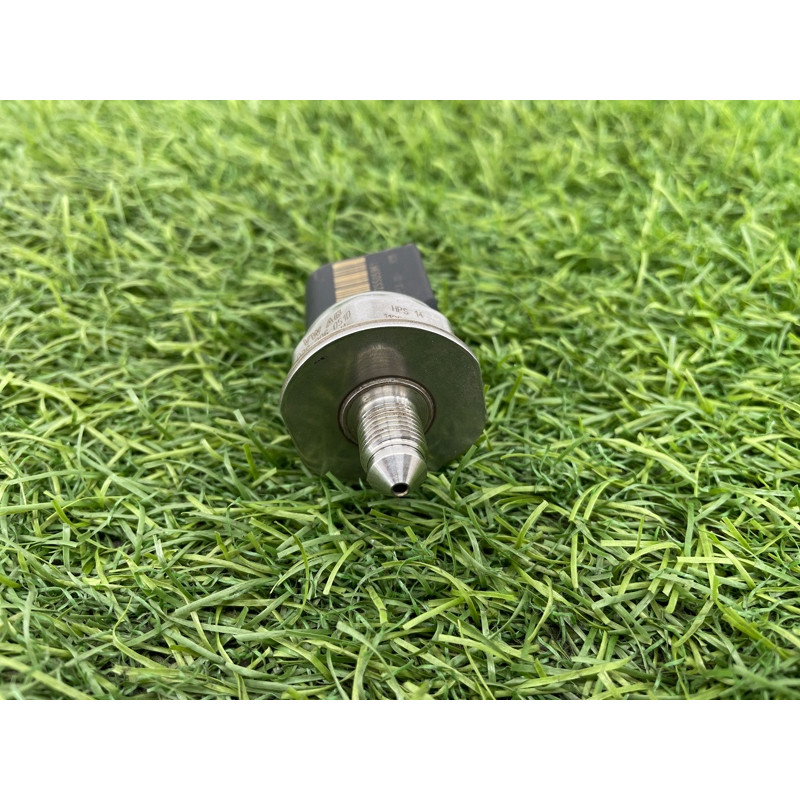 Датчик давления топлива (электрика / датчики) Audi Q5 8R 2012 3.2 CALB 06H906051A