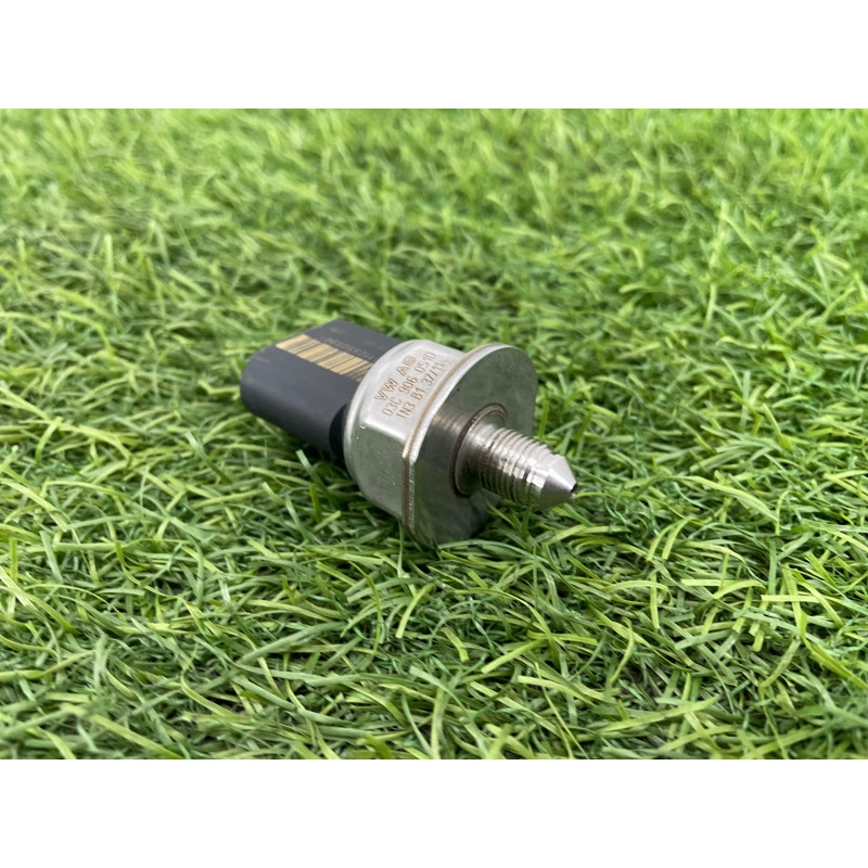 Датчик давления топлива (электрика / датчики) Audi Q5 8R 2012 3.2 CALB 06H906051A