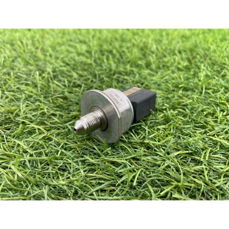 Датчик давления топлива (электрика / датчики) Audi Q5 8R 2012 3.2 CALB 06H906051A