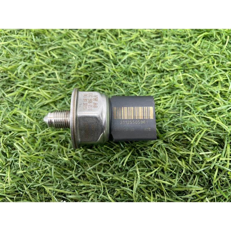 Датчик давления топлива (электрика / датчики) Audi Q5 8R 2012 3.2 CALB 06H906051A