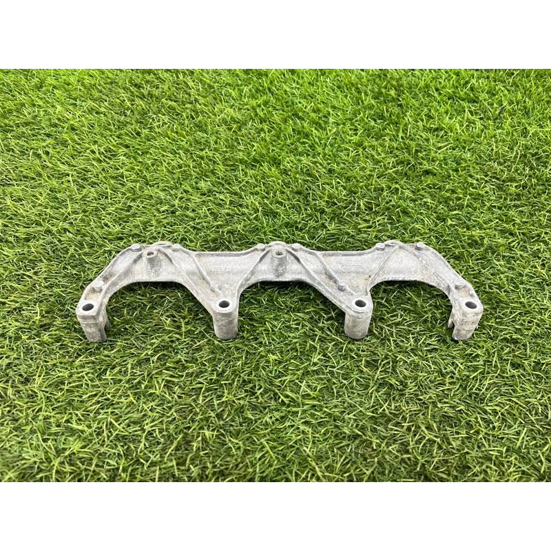 Кронштейн топливной рампы (кронштейны двигателя) Audi Q5 8R 2012 3.2 CALB 06E133340A