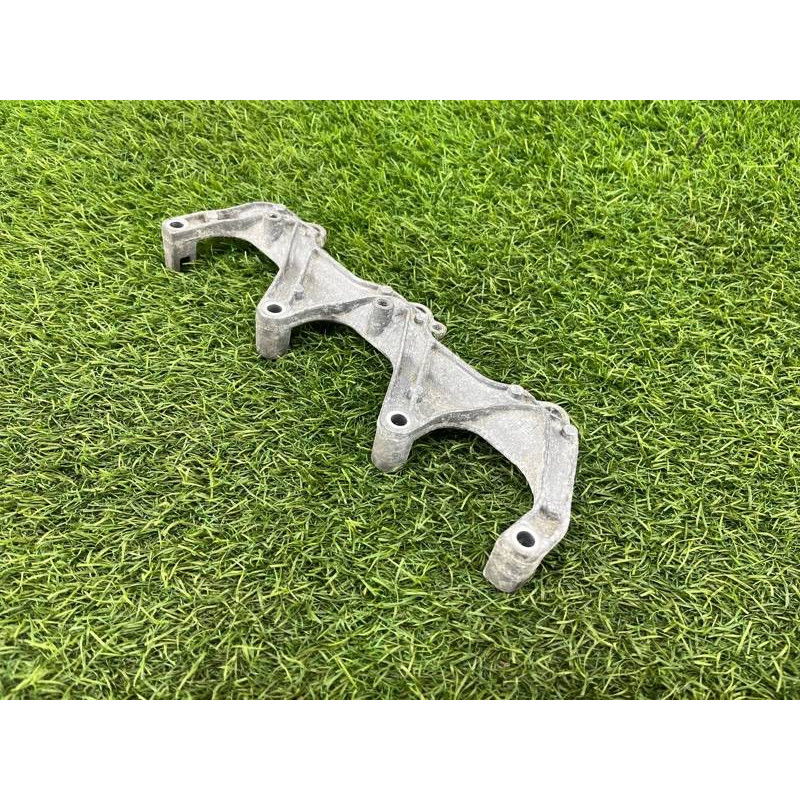 Кронштейн топливной рампы (кронштейны двигателя) Audi Q5 8R 2012 3.2 CALB 06E133340A