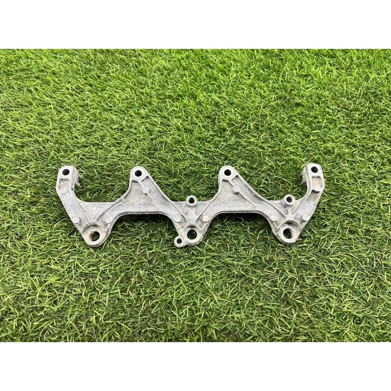 Кронштейн топливной рампы (кронштейны двигателя) Audi Q5 8R 2012 3.2 CALB 06E133340A