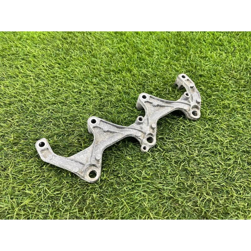 Кронштейн топливной рампы (кронштейны двигателя) Audi Q5 8R 2012 3.2 CALB 06E133340A