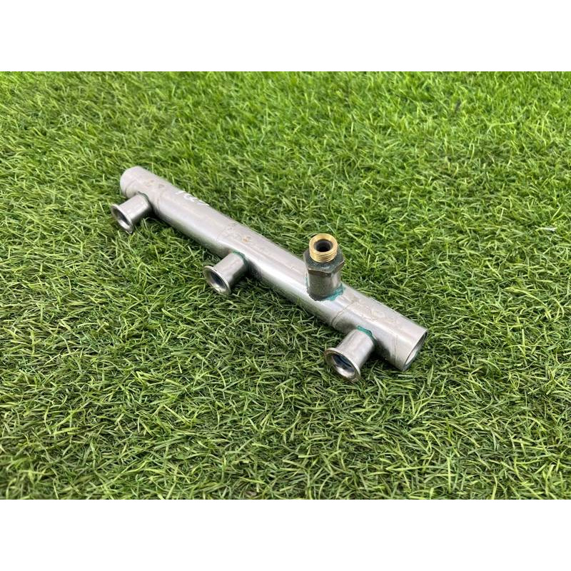 Топливная рампа (топливная система) Audi Q5 8R 2012 3.2 CALB 06E130090F