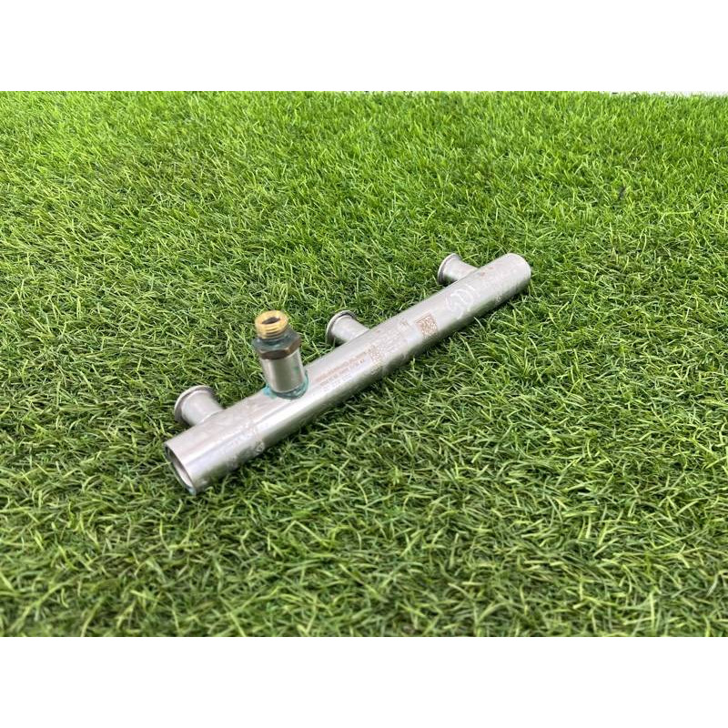 Топливная рампа (топливная система) Audi Q5 8R 2012 3.2 CALB 06E130090F