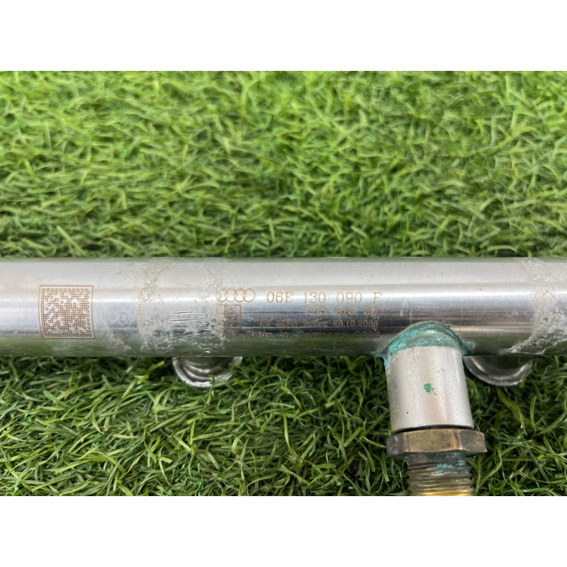 Топливная рампа (топливная система) Audi Q5 8R 2012 3.2 CALB 06E130090F