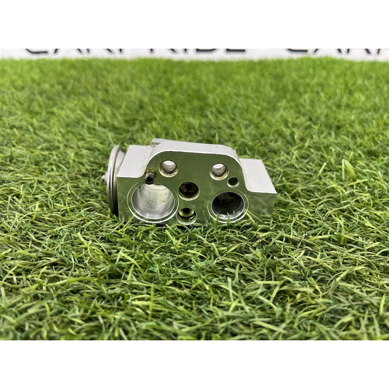 Клапан испарителя кондиционера (отопление и кондиционирование) Audi Q5 8R 2012 3.2 CALB 8K0820679B