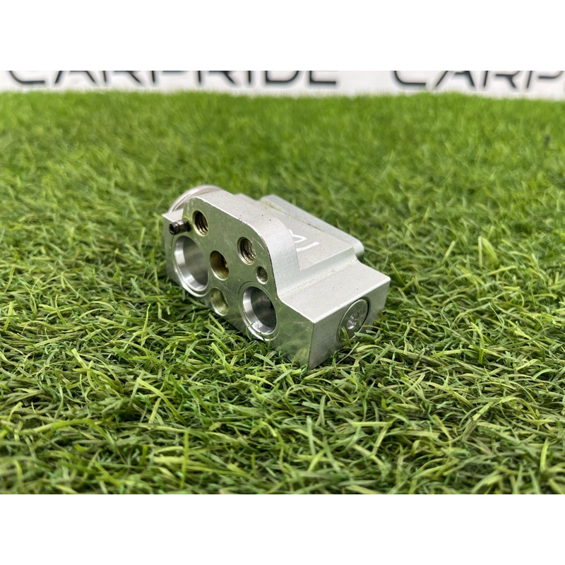 Клапан испарителя кондиционера (отопление и кондиционирование) Audi Q5 8R 2012 3.2 CALB 8K0820679B