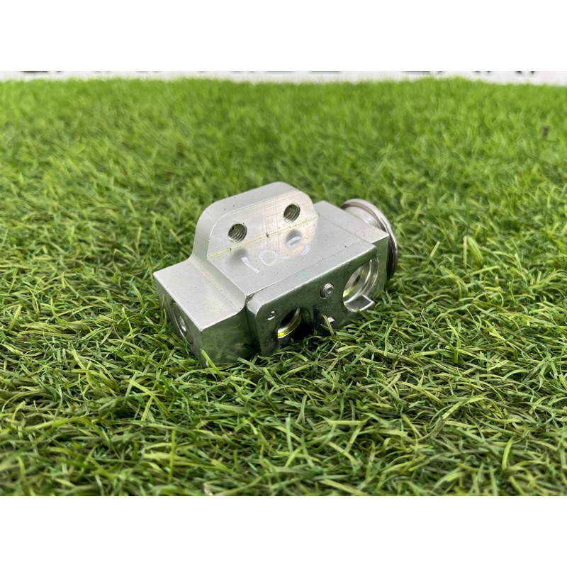 Клапан испарителя кондиционера (отопление и кондиционирование) Audi Q5 8R 2012 3.2 CALB 8K0820679B