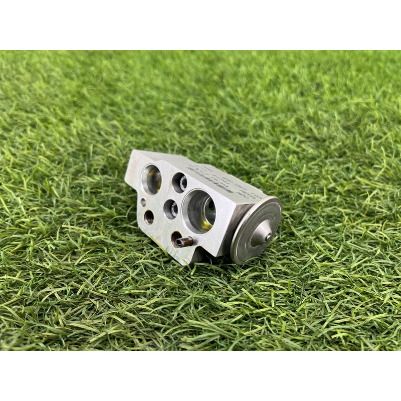 Клапан испарителя кондиционера (отопление и кондиционирование) AUDI A8 D4 2011 4,2 4h0260109