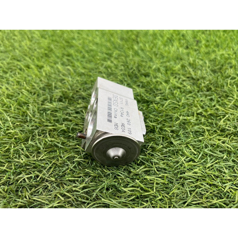 Клапан испарителя кондиционера (отопление и кондиционирование) AUDI A8 D4 2011 4,2 4h0260109