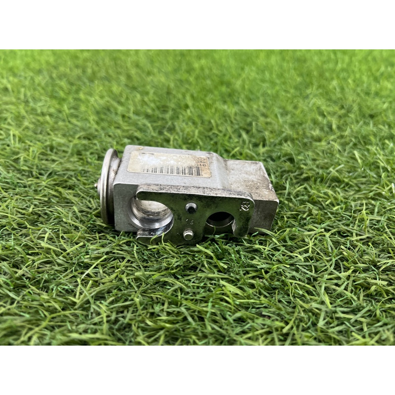 Клапан испарителя кондиционера (отопление и кондиционирование) AUDI A4 B9 2017 2.0L 8W0820679