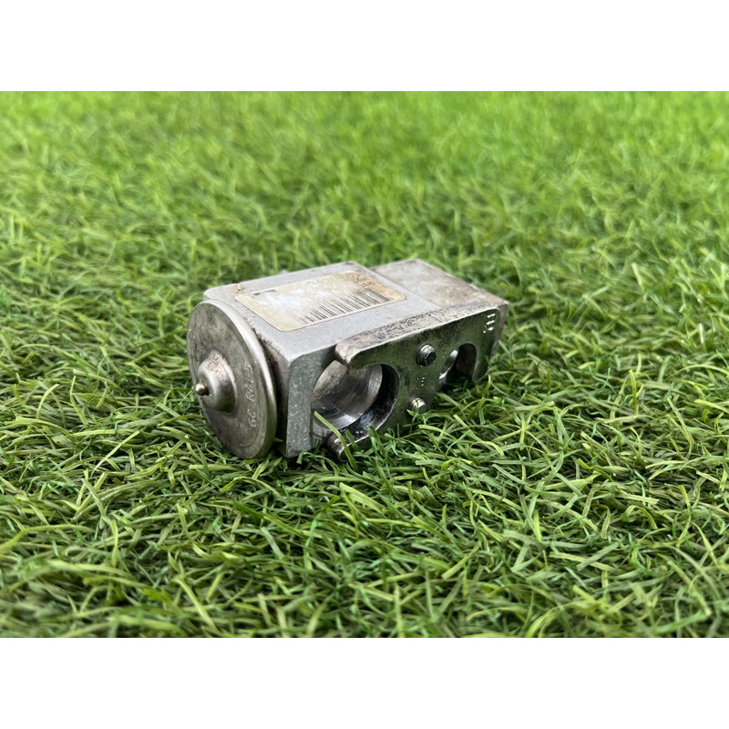 Клапан испарителя кондиционера (отопление и кондиционирование) AUDI A4 B9 2017 2.0L 8W0820679