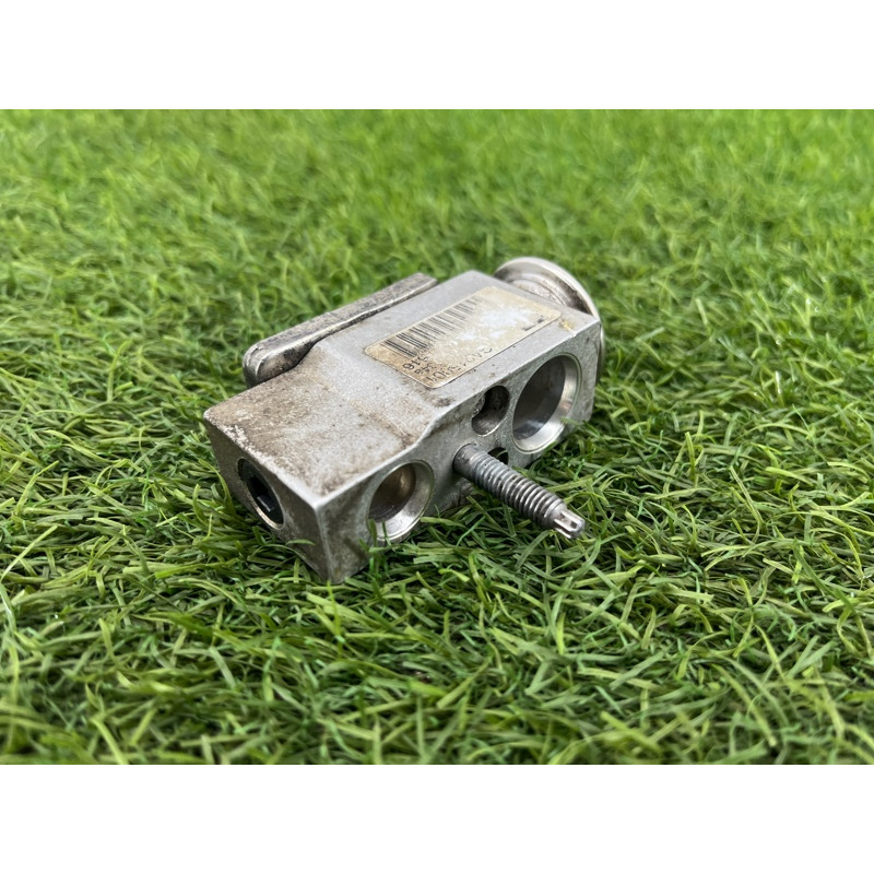 Клапан испарителя кондиционера (отопление и кондиционирование) AUDI A4 B9 2017 2.0L 8W0820679