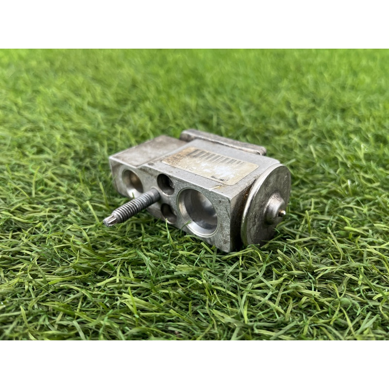 Клапан испарителя кондиционера (отопление и кондиционирование) AUDI A4 B9 2017 2.0L 8W0820679