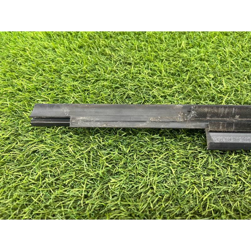 Молдинг скла (кузов і елементи) Audi Q5 8R 2012 3.2 CALB 8R0853763F2ZZ