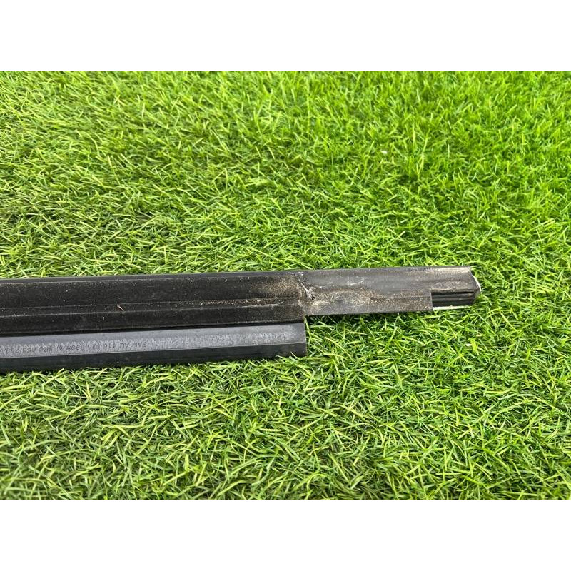 Молдинг скла (кузов і елементи) Audi Q5 8R 2012 3.2 CALB 8R0853763F2ZZ