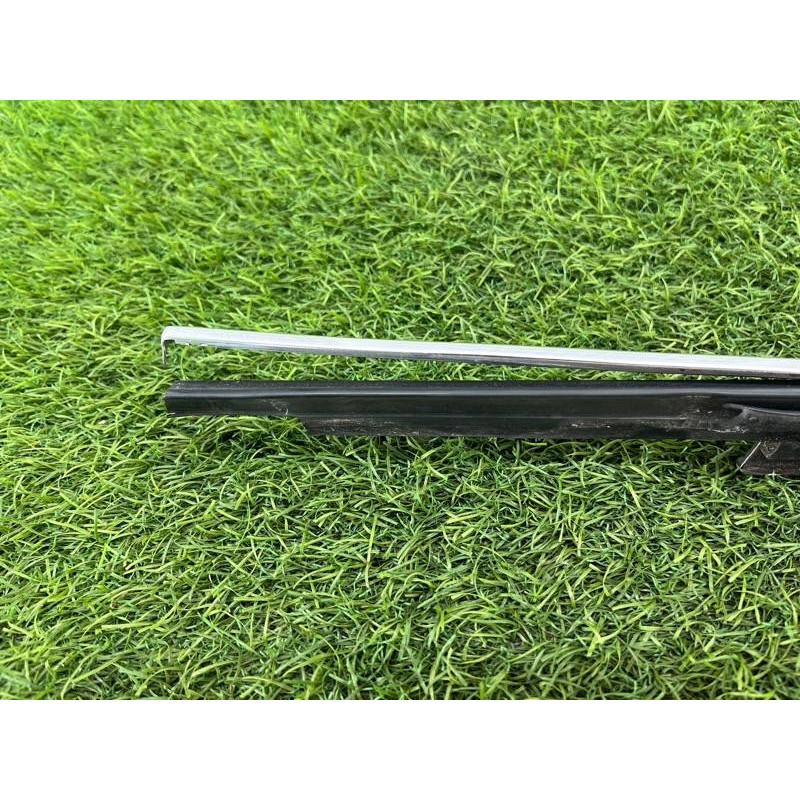 Молдинг скла (кузов і елементи) Audi Q5 8R 2012 3.2 CALB 8R0853763F2ZZ