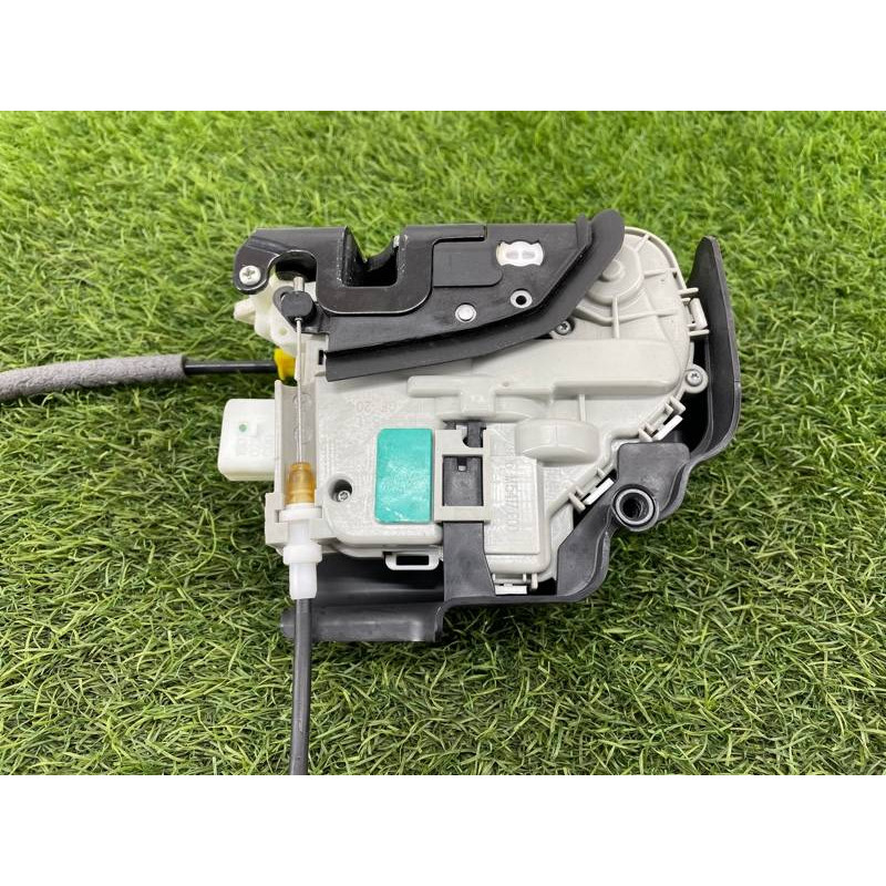 Замок двери (кузов и элементы) AUDI A4 B9 2017 2.0L 8X1837015C