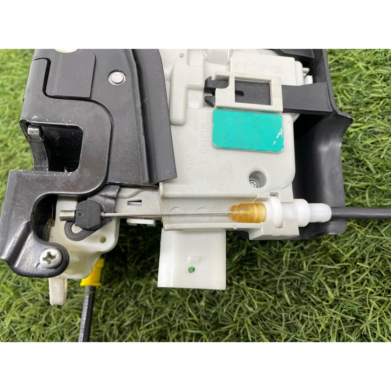 Замок двери (кузов и элементы) AUDI A4 B9 2017 2.0L 8X1837015C