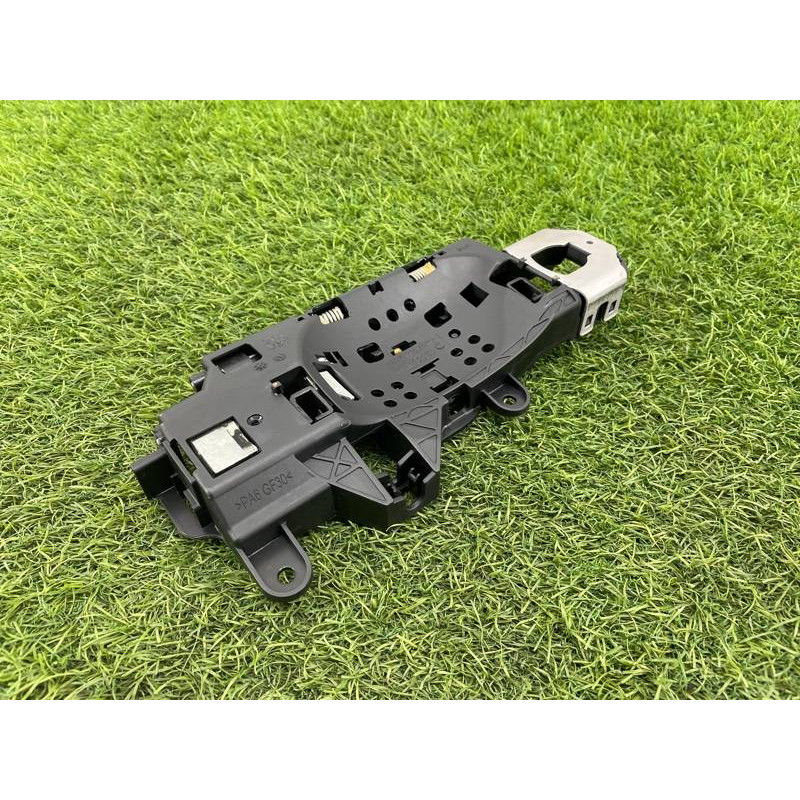 Кронштейн ручки двери (кузов и элементы) AUDI A4 B9 2017 2.0L 8W1837811A