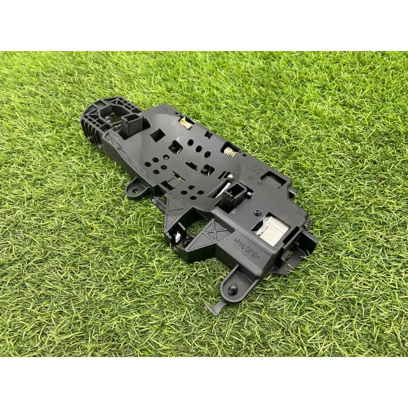 Кронштейн ручки двери (кузов и элементы) AUDI A4 B9 2017 2.0L 8W0837812A