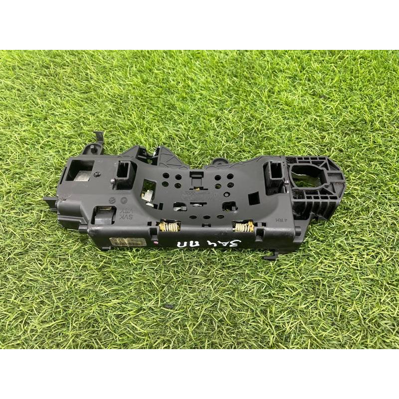 Кронштейн ручки двери (кузов и элементы) AUDI A4 B9 2017 2.0L 8W0837812A