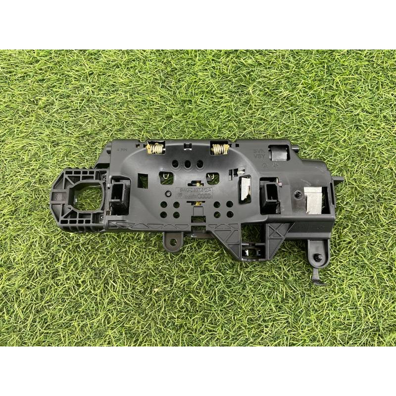Кронштейн ручки двери (кузов и элементы) AUDI A4 B9 2017 2.0L 8W0837812A