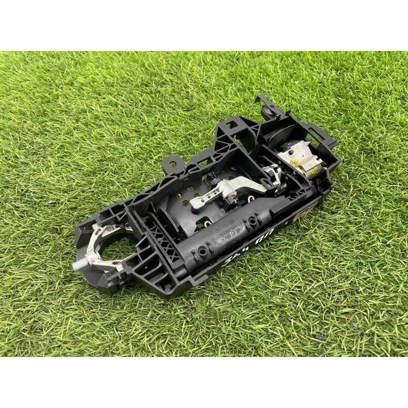 Кронштейн ручки двери (кузов и элементы) AUDI A4 B9 2017 2.0L 8W0837812A