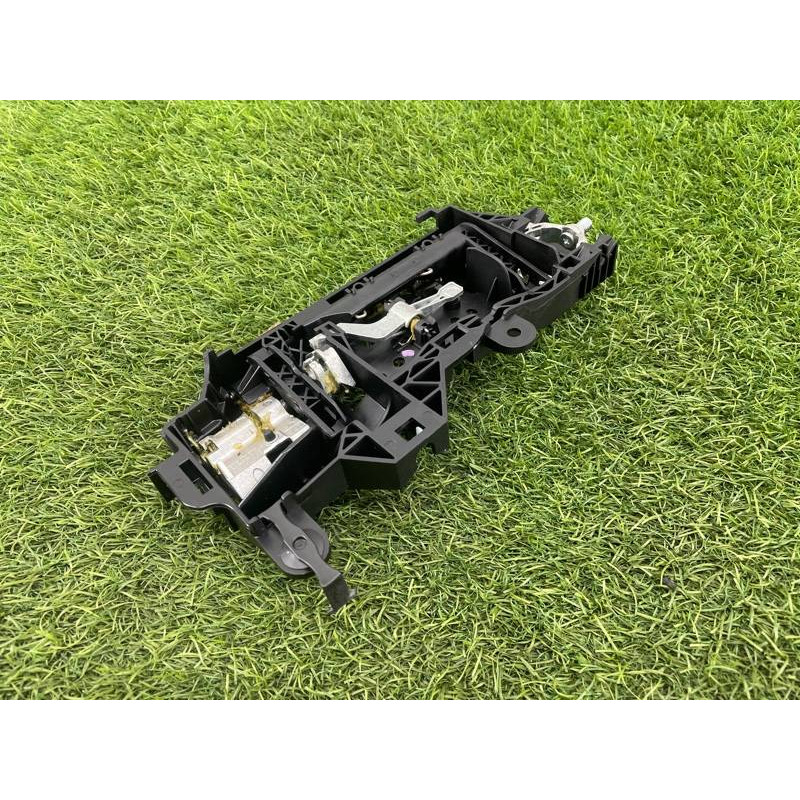 Кронштейн ручки двери (кузов и элементы) AUDI A4 B9 2017 2.0L 8W0837812A