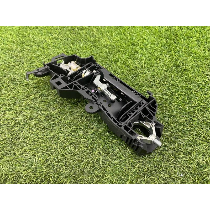 Кронштейн ручки двери (кузов и элементы) AUDI A4 B9 2017 2.0L 8W0837812A